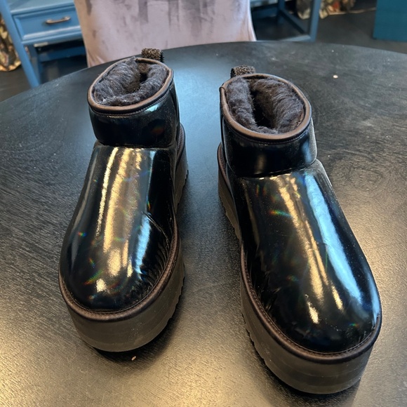 UGG ULTRA MINI PLATFORM HI SHINE BLACK BOOTS - Picture 2 of 4